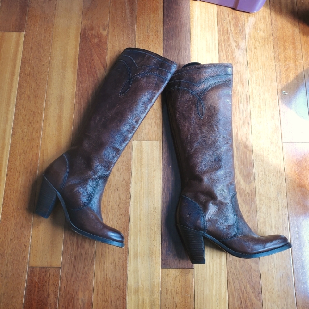 EUC Frye brown boots